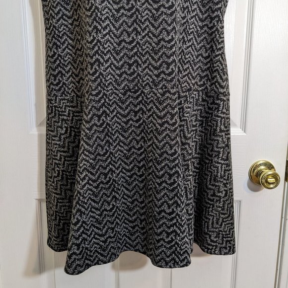 Antonio Melani Black & Gray Chevron Sleeveless Sweater Midi Dress - size 14 - Picture 4 of 12